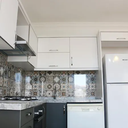 1+1 Lovely Apartment With 2 Balconies 公寓